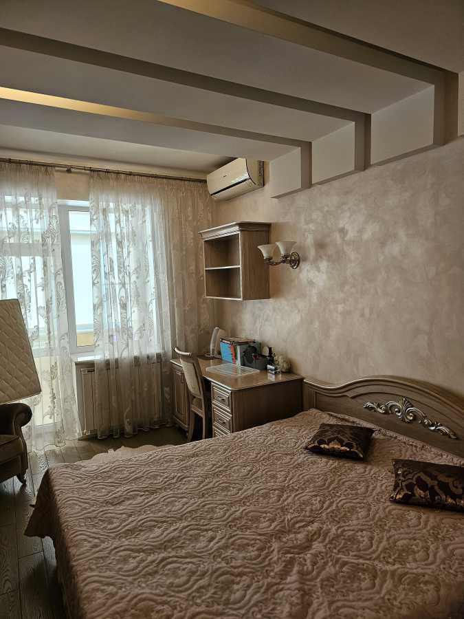 Продажа 4-комнатной квартиры 162 м², Оболонская наб., 3