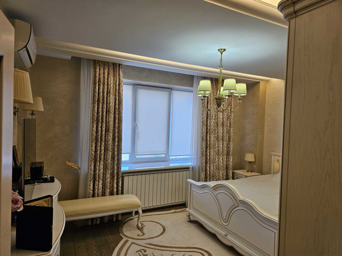 Продажа 4-комнатной квартиры 162 м², Оболонская наб., 3