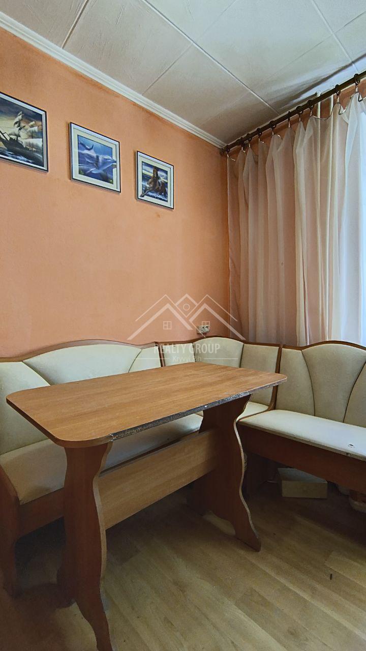 Продаж 1-кімнатної квартири 30 м², Соборності вул., 93