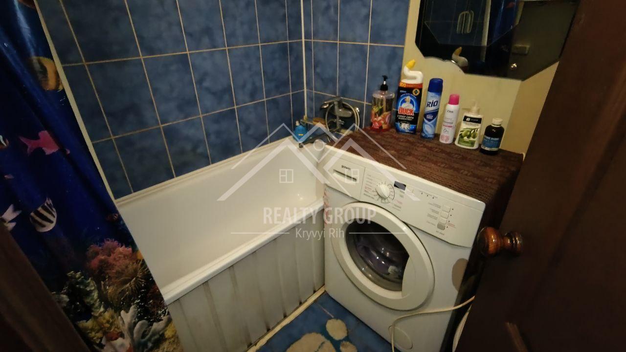 Продаж 1-кімнатної квартири 30 м², Соборності вул., 93