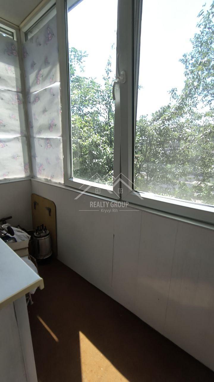Продаж 1-кімнатної квартири 30 м², Соборності вул., 93