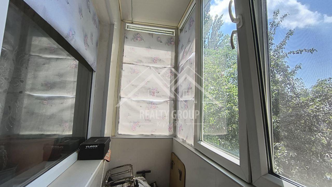 Продаж 1-кімнатної квартири 30 м², Соборності вул., 93