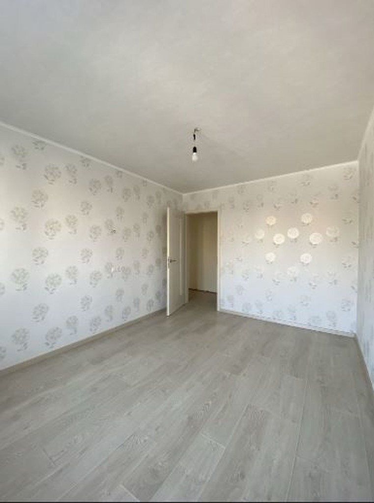 Продажа 3-комнатной квартиры 72 м², Славы бул.