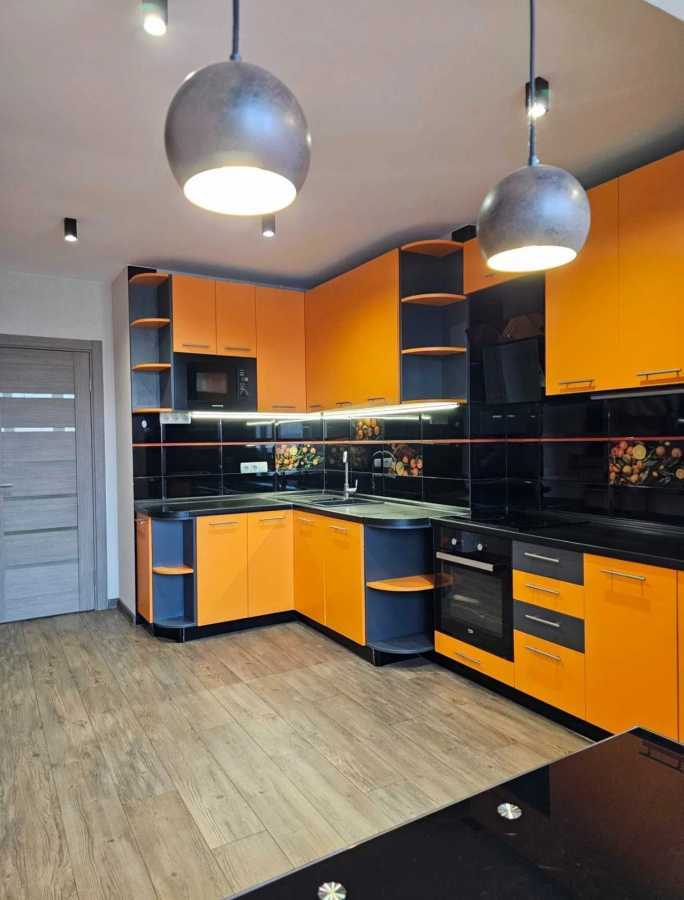 Продажа 2-комнатной квартиры 64 м², Чубинского ул., 4