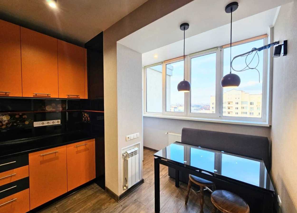 Продажа 2-комнатной квартиры 64 м², Чубинского ул., 4