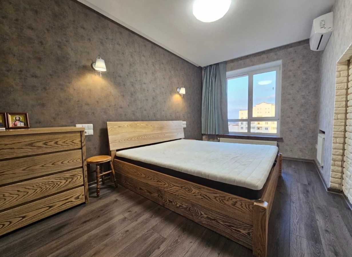 Продажа 2-комнатной квартиры 64 м², Чубинского ул., 4