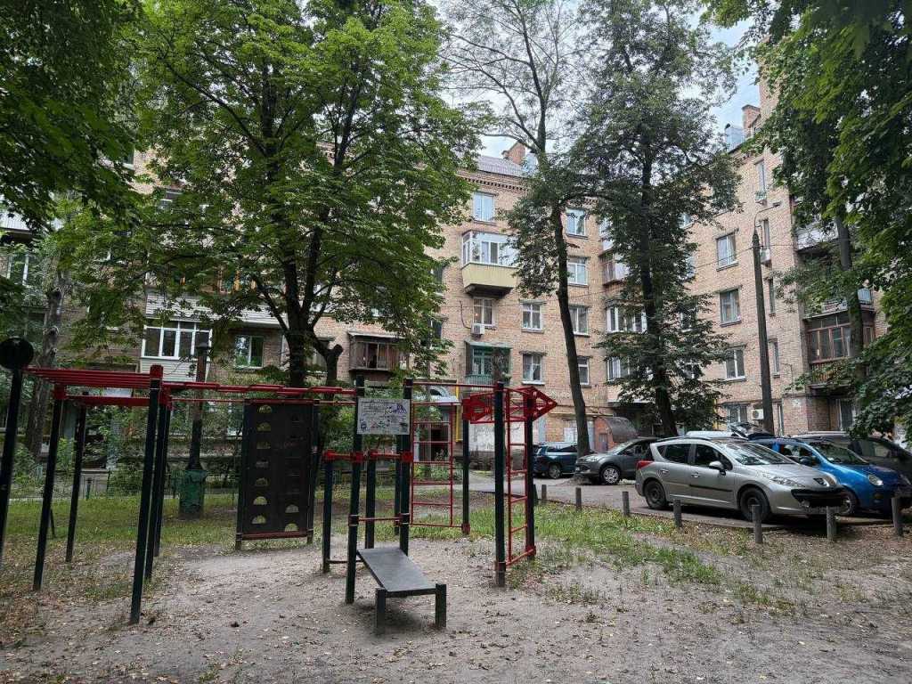 Продаж 3-кімнатної квартири 65 м², Вишгородська вул., 4