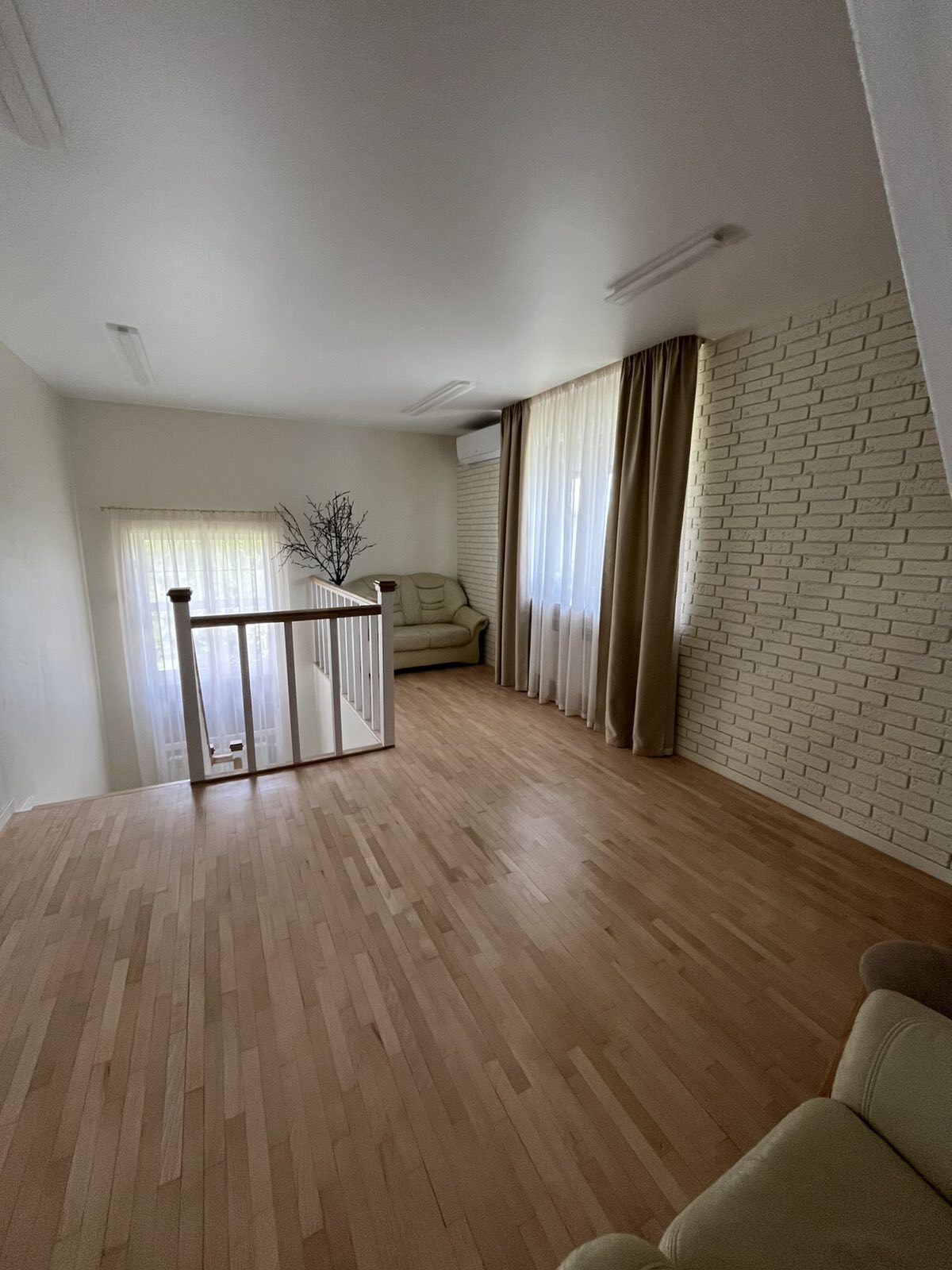 Продаж будинку 280 м², Жертв Революції вул.