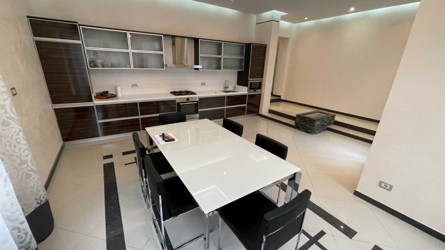 Продажа коттеджа 400 м²