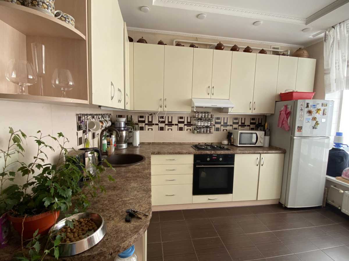 Продаж 3-кімнатної квартири 68.9 м², Михайла Величка вул., 7