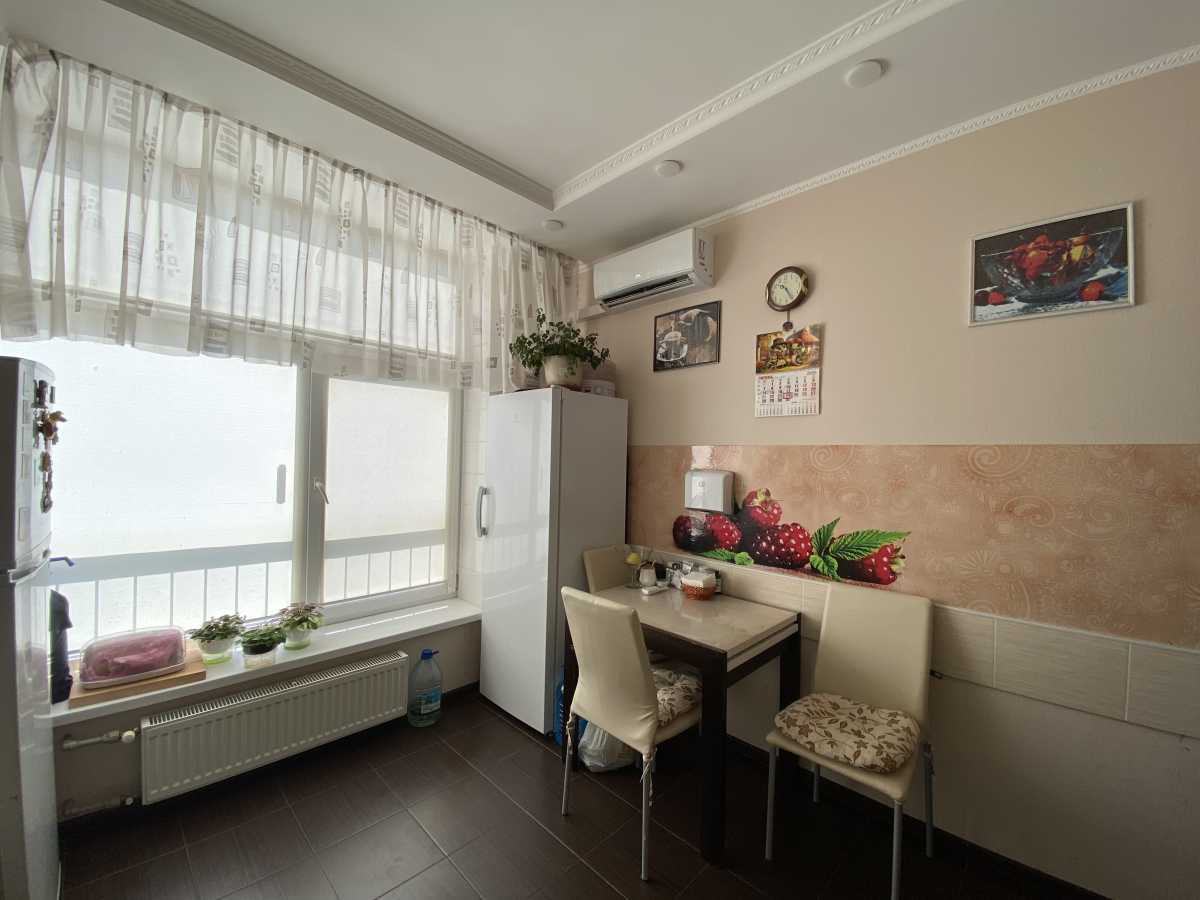 Продаж 3-кімнатної квартири 68.9 м², Михайла Величка вул., 7