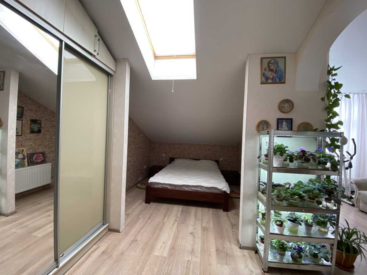 Продаж 3-кімнатної квартири 68.9 м², Михайла Величка вул., 7