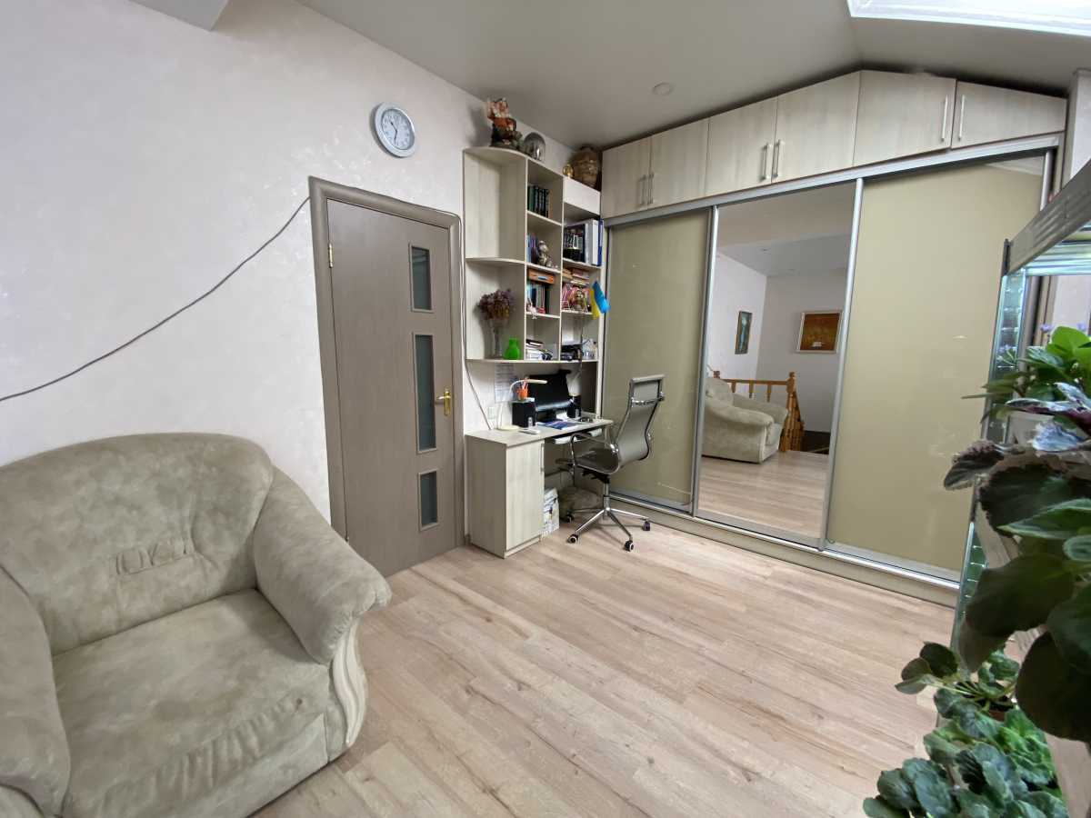 Продаж 3-кімнатної квартири 68.9 м², Михайла Величка вул., 7