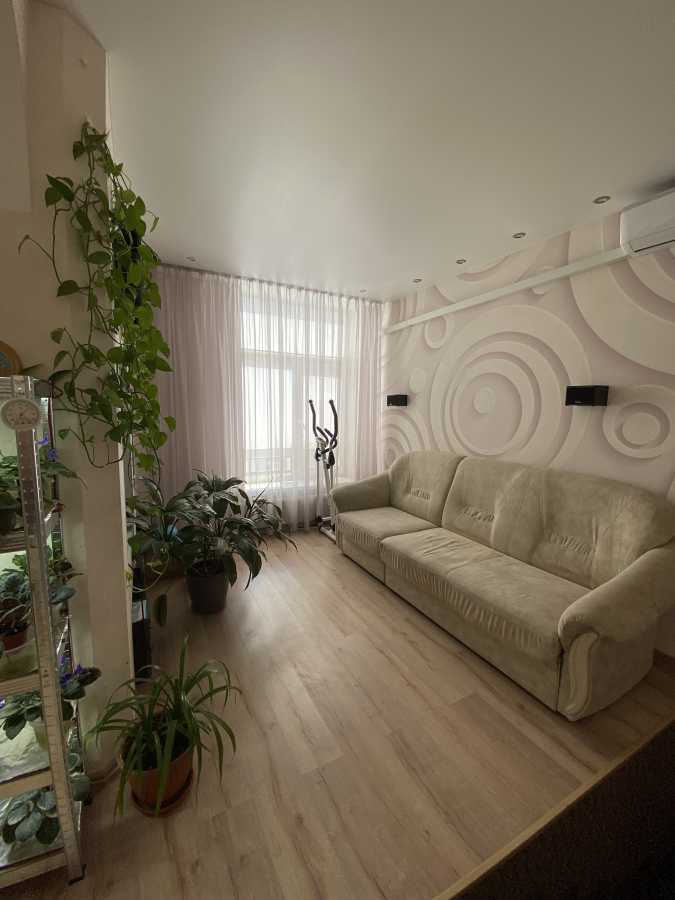 Продаж 3-кімнатної квартири 68.9 м², Михайла Величка вул., 7