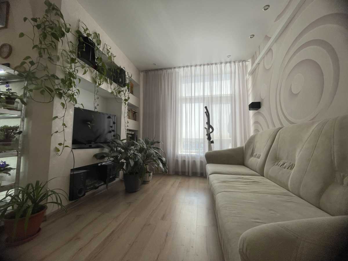 Продаж 3-кімнатної квартири 68.9 м², Михайла Величка вул., 7