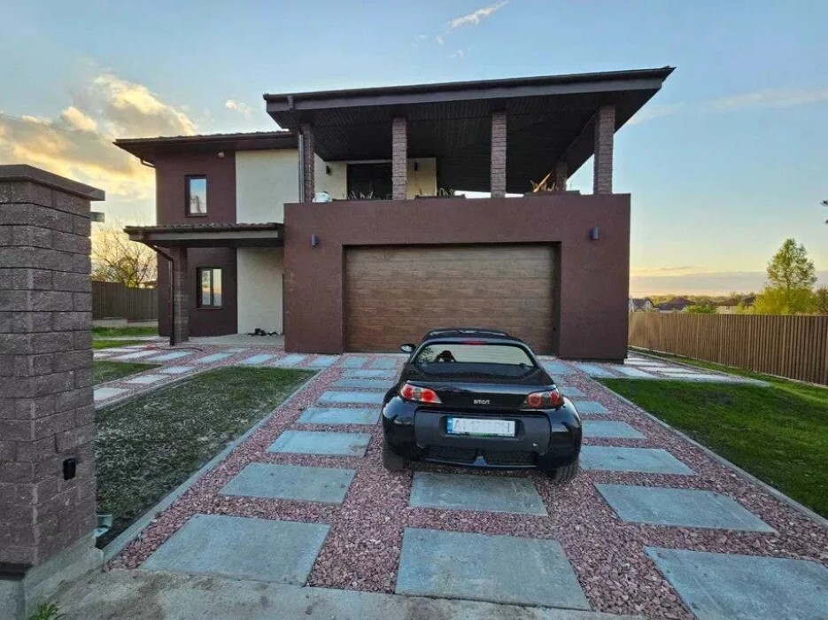 Продаж будинку 220 м²