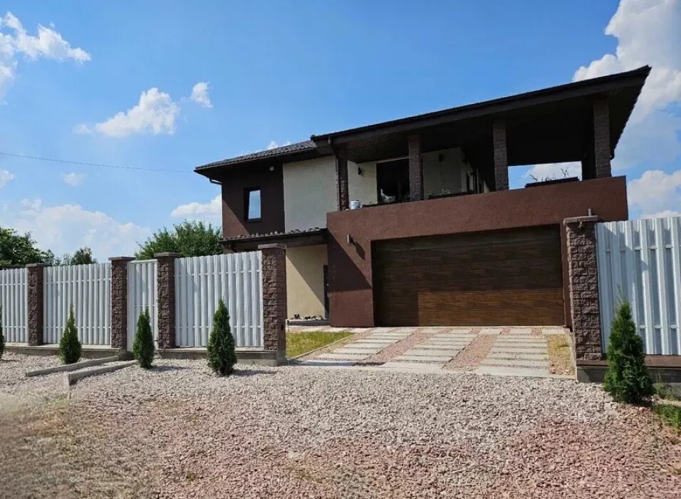 Продаж будинку 220 м²