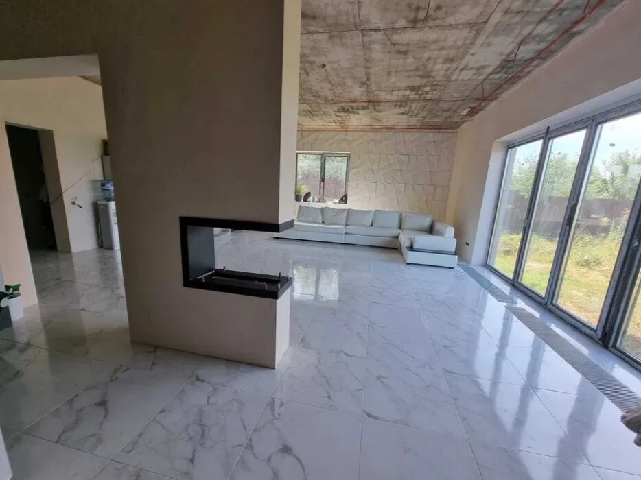 Продаж будинку 220 м²