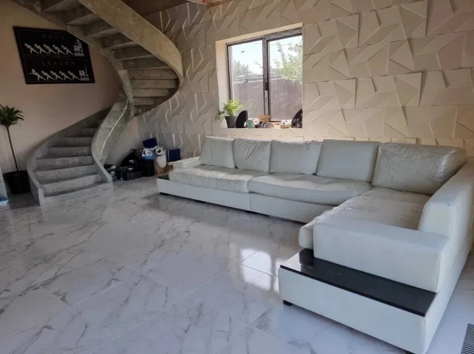 Продаж будинку 220 м²