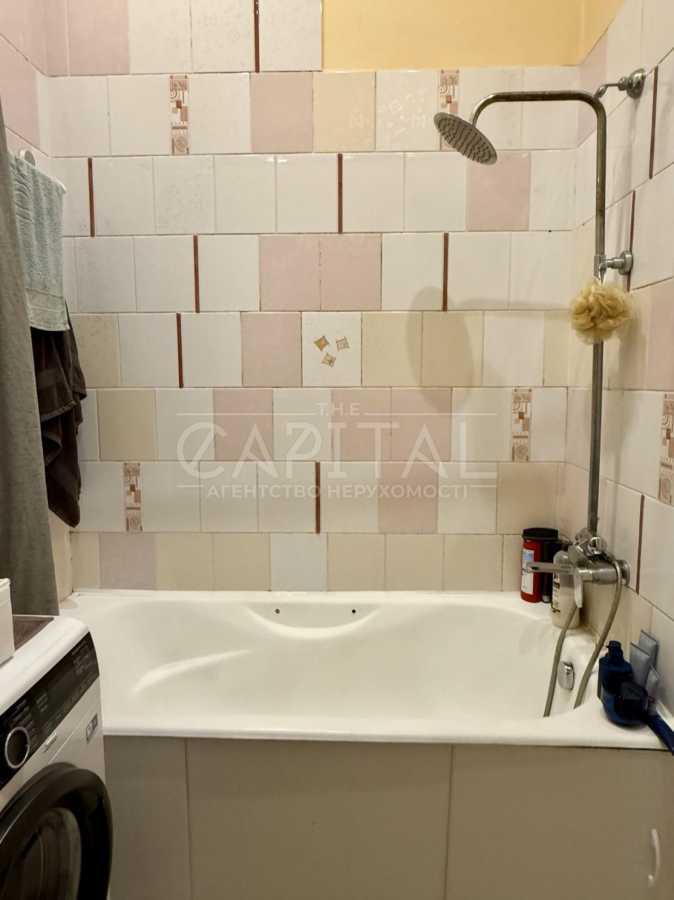 Продаж 2-кімнатної квартири 42.6 м², Саксаганського вул., 12