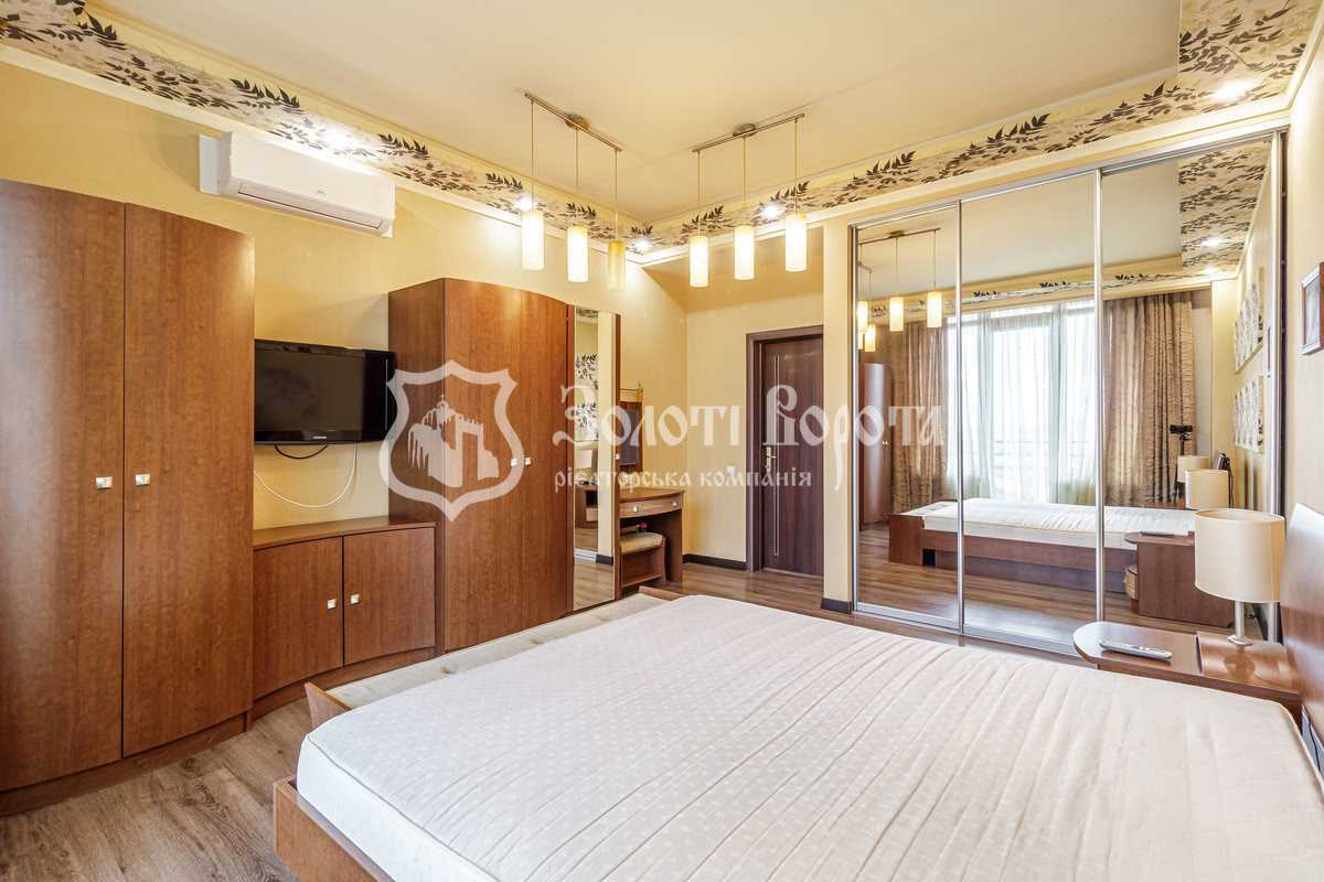 Продажа 2-комнатной квартиры 70 м², Жилянская ул., 59