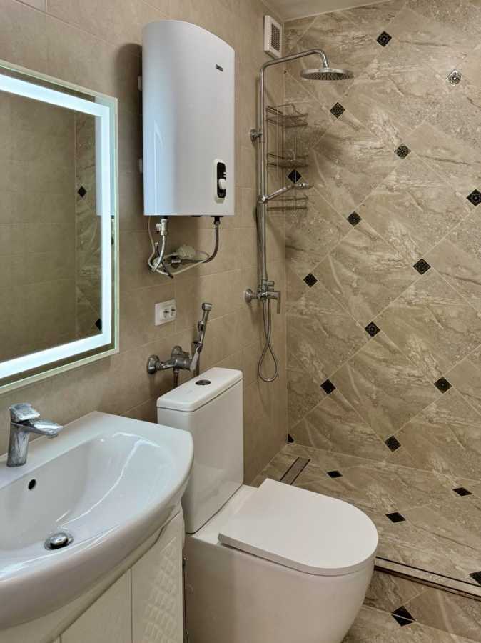 Продаж 2-кімнатної квартири 56 м², Промислова вул., 1Є
