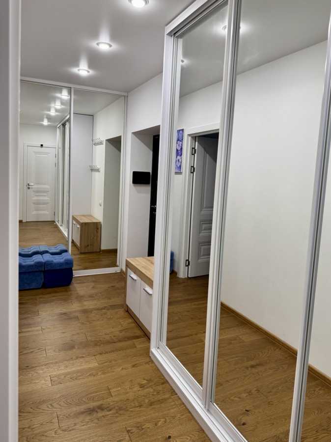 Продаж 2-кімнатної квартири 56 м², Промислова вул., 1Є