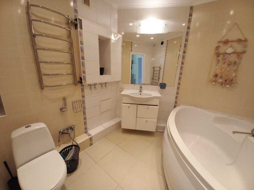 Продаж 2-кімнатної квартири 52.4 м², Харківське шосе, 56