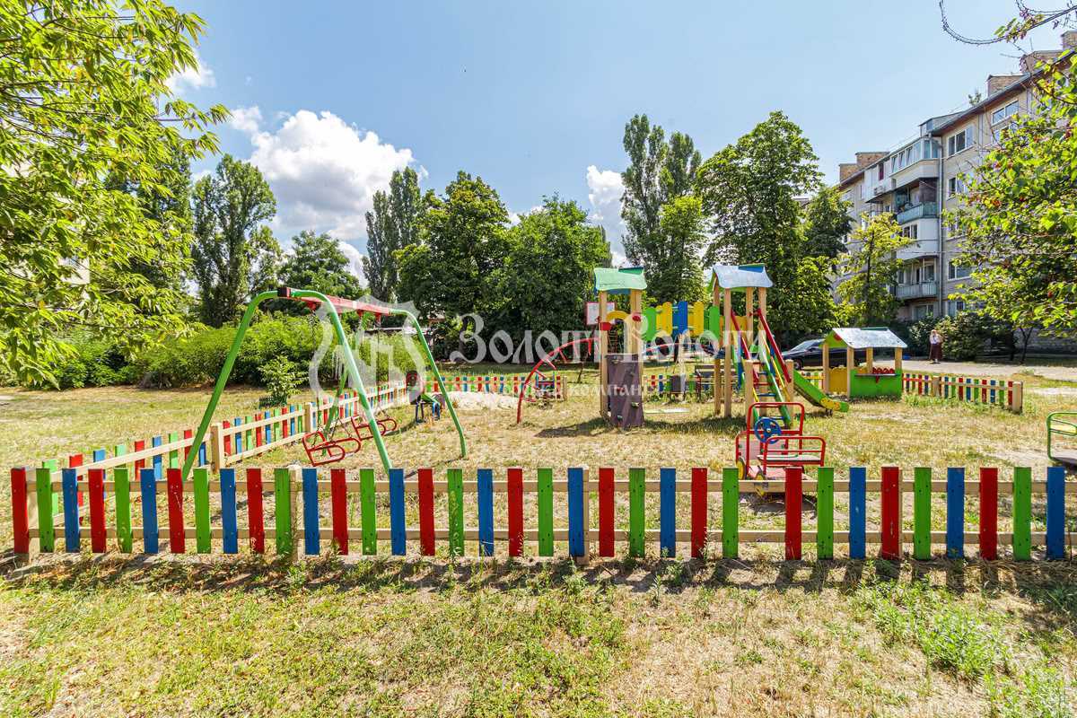 Продаж 1-кімнатної квартири 29 м², Будівельників вул., 15