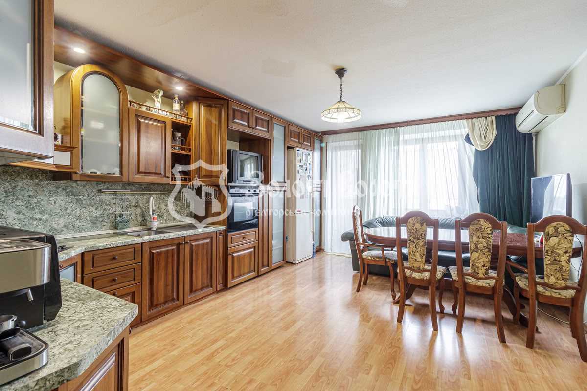 Продажа 2-комнатной квартиры 79 м², Святошинская ул., 4