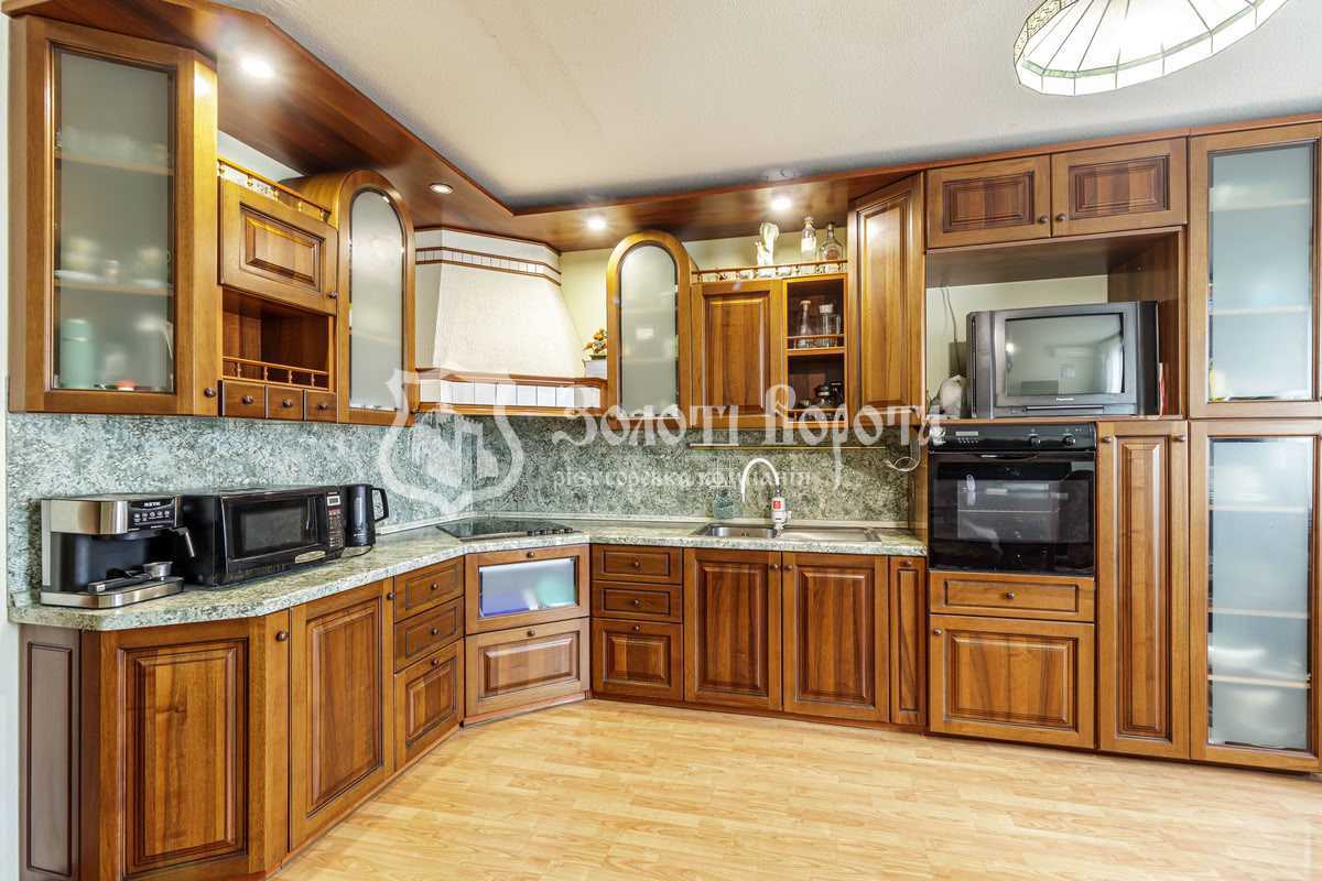 Продажа 2-комнатной квартиры 79 м², Святошинская ул., 4