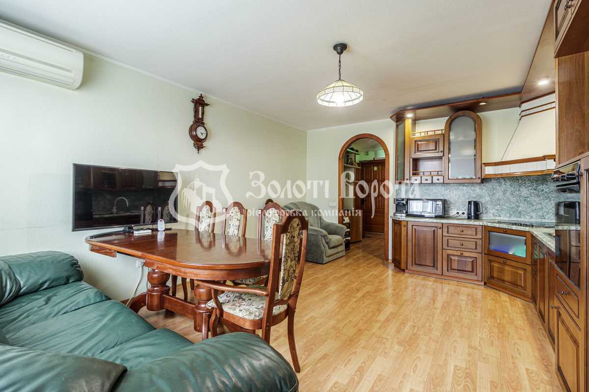 Продажа 2-комнатной квартиры 79 м², Святошинская ул., 4