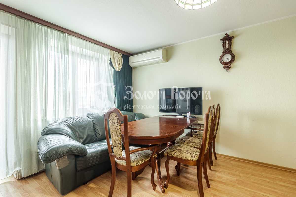 Продажа 2-комнатной квартиры 79 м², Святошинская ул., 4