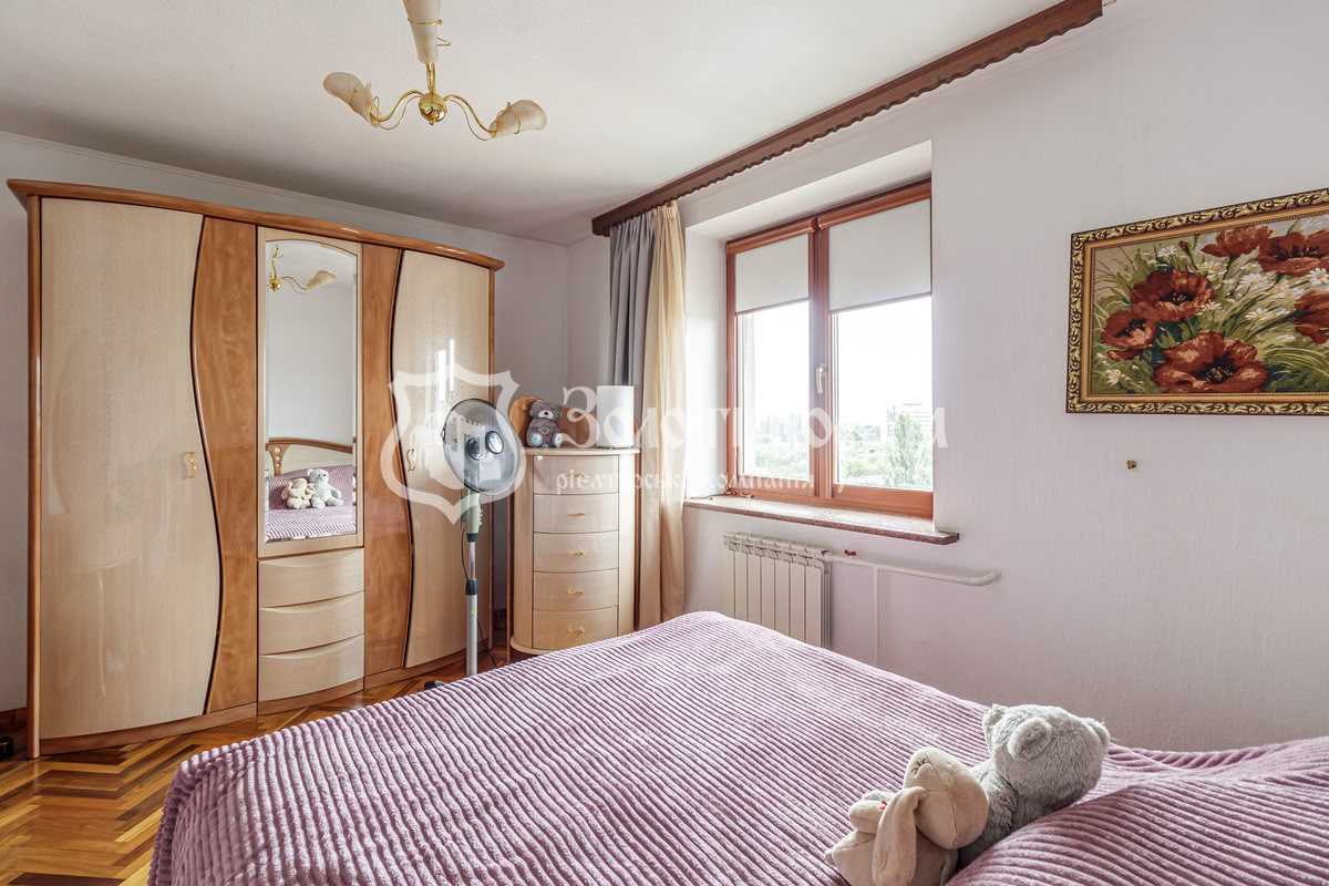 Продажа 2-комнатной квартиры 79 м², Святошинская ул., 4
