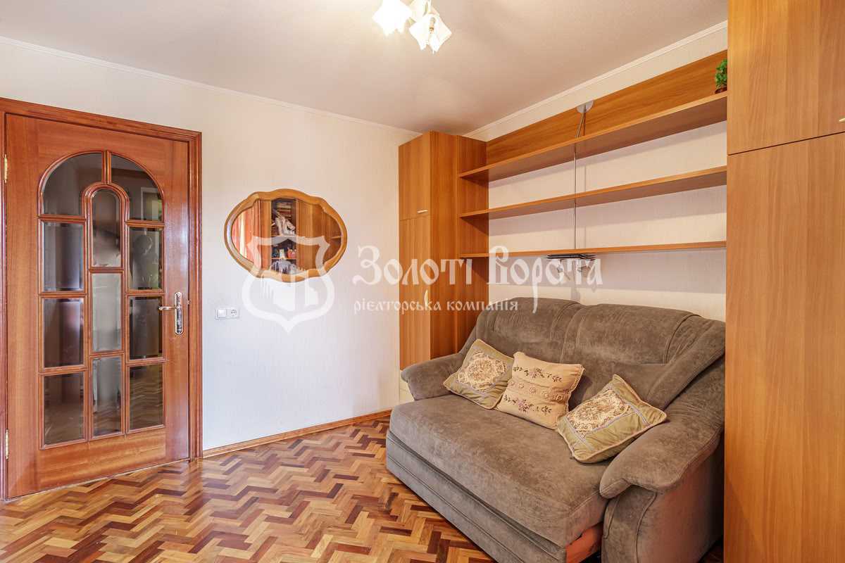 Продажа 2-комнатной квартиры 79 м², Святошинская ул., 4