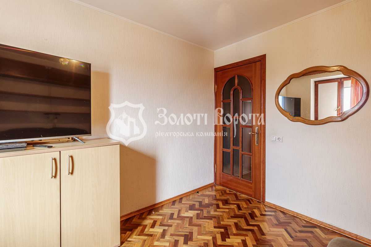 Продажа 2-комнатной квартиры 79 м², Святошинская ул., 4