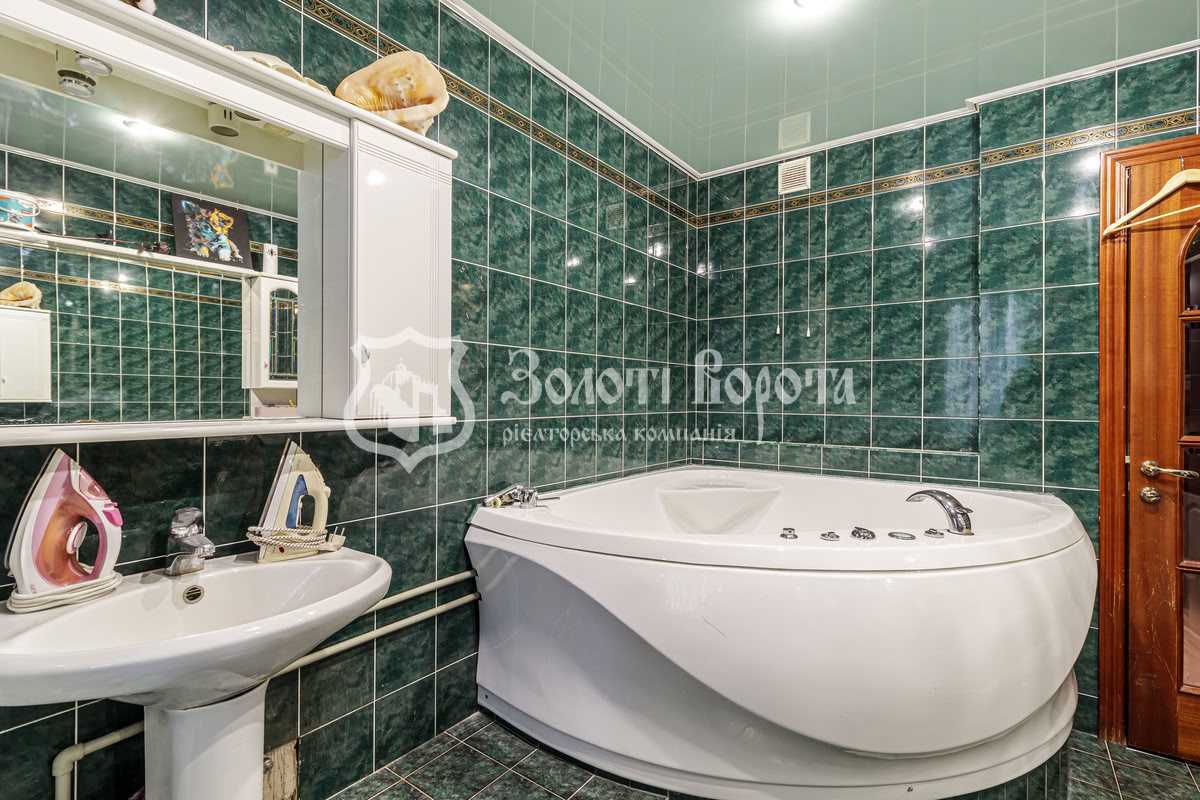 Продажа 2-комнатной квартиры 79 м², Святошинская ул., 4