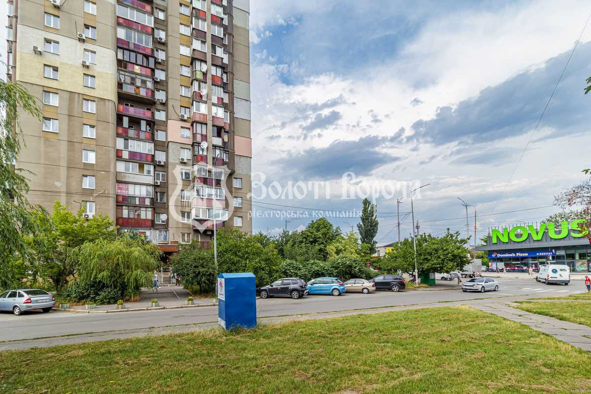 Продажа 2-комнатной квартиры 79 м², Святошинская ул., 4
