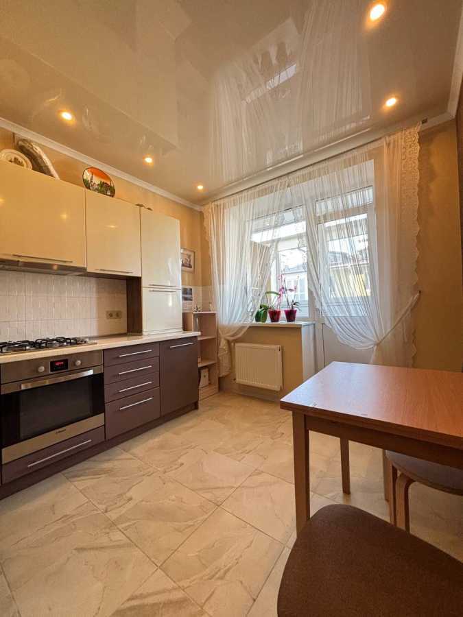 Продаж 1-кімнатної квартири 39 м², Академіка Амосова вул., 22