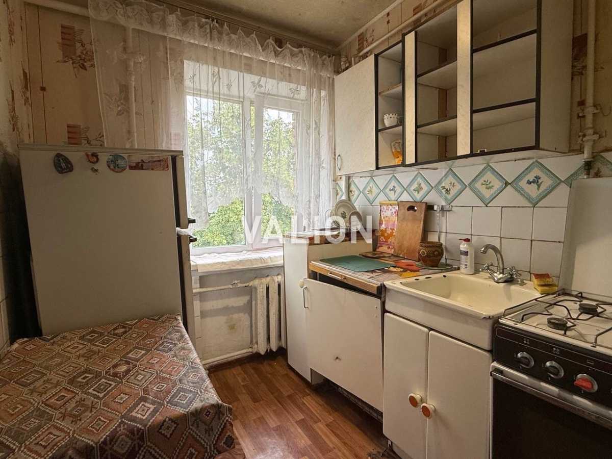 Продаж 3-кімнатної квартири 50 м², Кирилівська вул., 110
