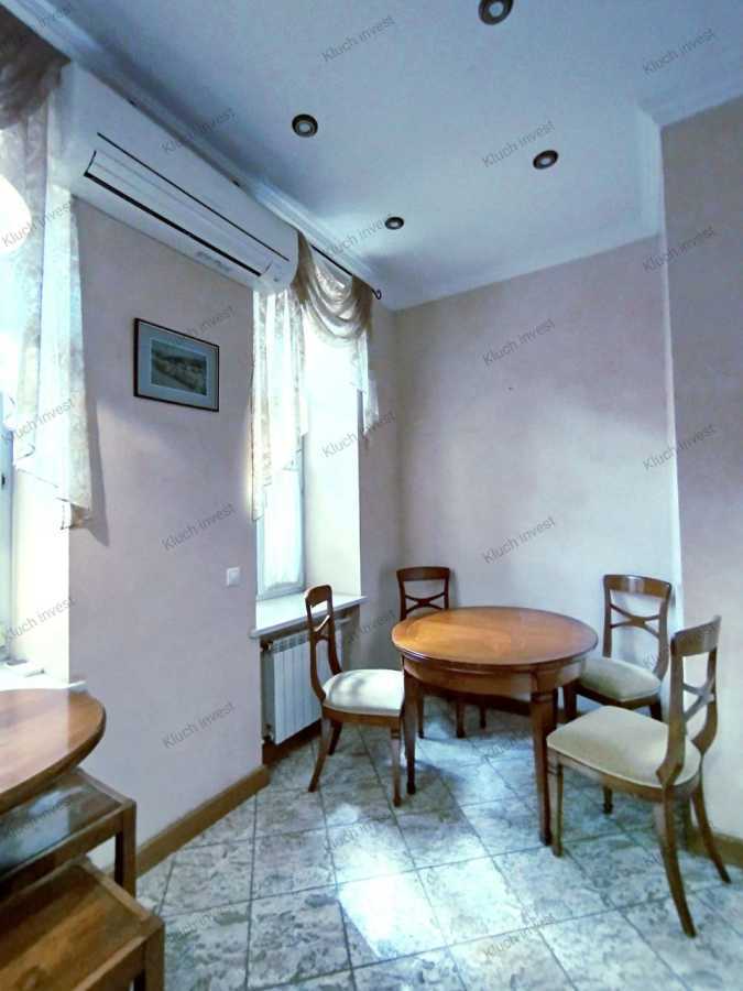 Продаж 2-кімнатної квартири 67 м², Банкова вул., 1/10