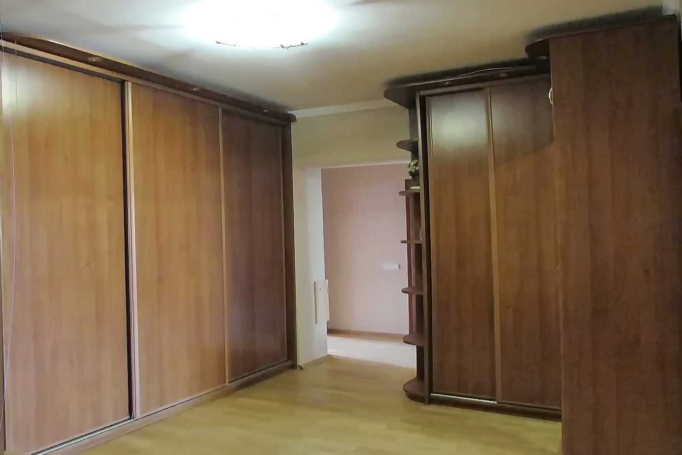 Оренда 3-кімнатної квартири 98 м², Ревуцького вул., 5