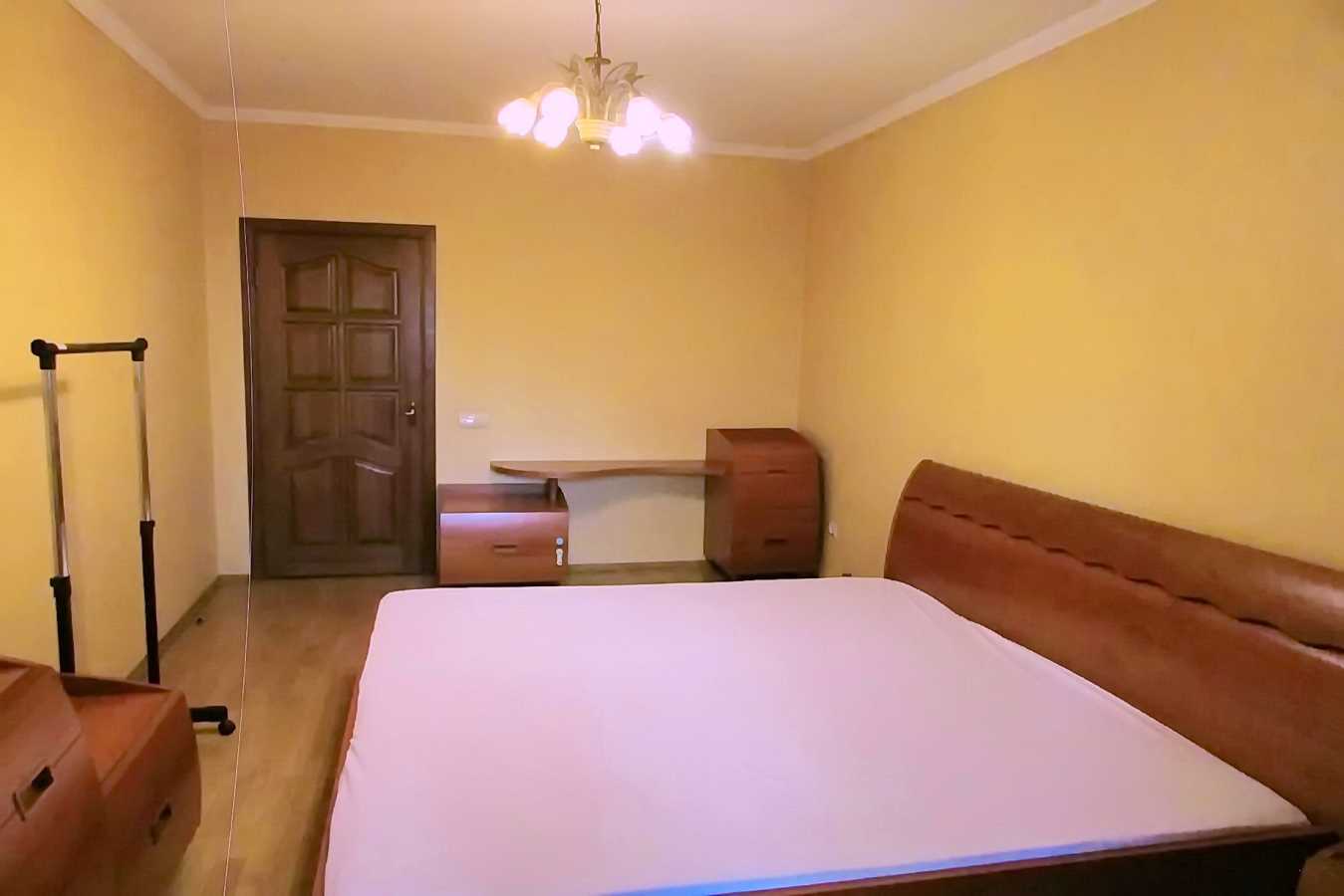 Оренда 3-кімнатної квартири 98 м², Ревуцького вул., 5