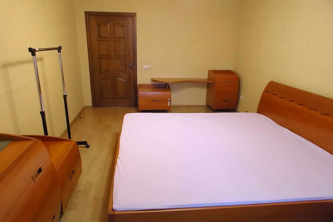 Оренда 3-кімнатної квартири 98 м², Ревуцького вул., 5