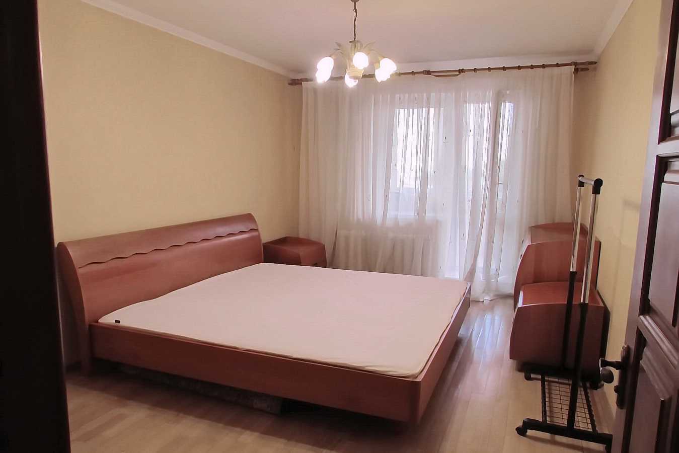 Оренда 3-кімнатної квартири 98 м², Ревуцького вул., 5
