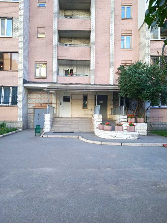 Оренда 3-кімнатної квартири 98 м², Ревуцького вул., 5