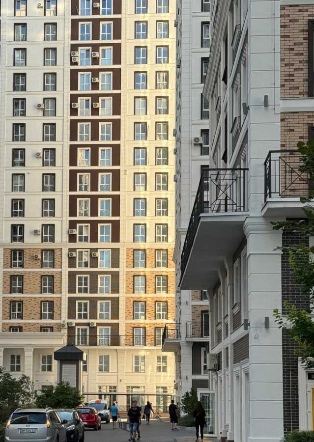 Оренда магазину 165 м², Михайла Максимовича вул.