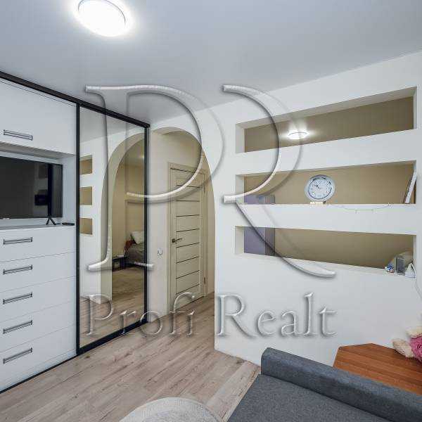 Продаж 1-кімнатної квартири 37 м², Стеценка вул., 75г