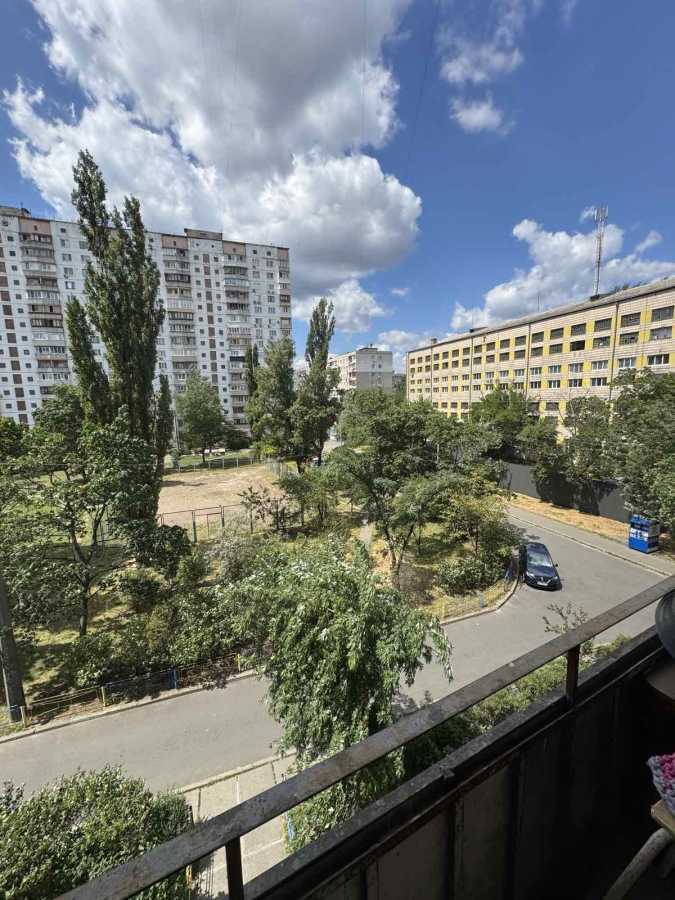 Продажа 1-комнатной квартиры 35 м², Оболонская пл., 5