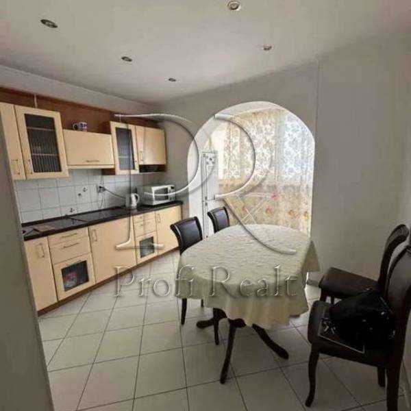Продаж 2-кімнатної квартири 58 м², Новаторів вул., 22В